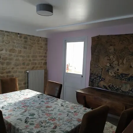 Jolie Maison En Pierres Au Calme Dans Un Village Aux Portes De Bayeux Hébergement de vacances *